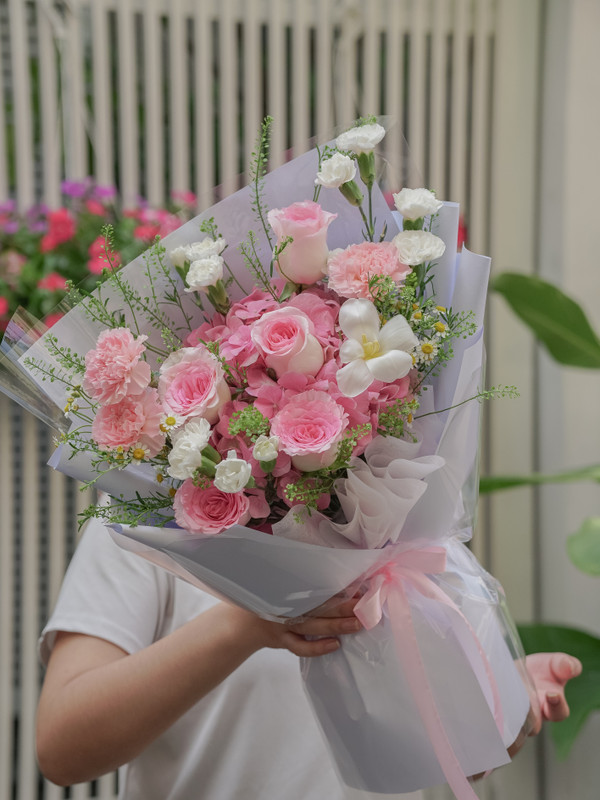 Bó hoa tone hồng phấn tặng người yêu