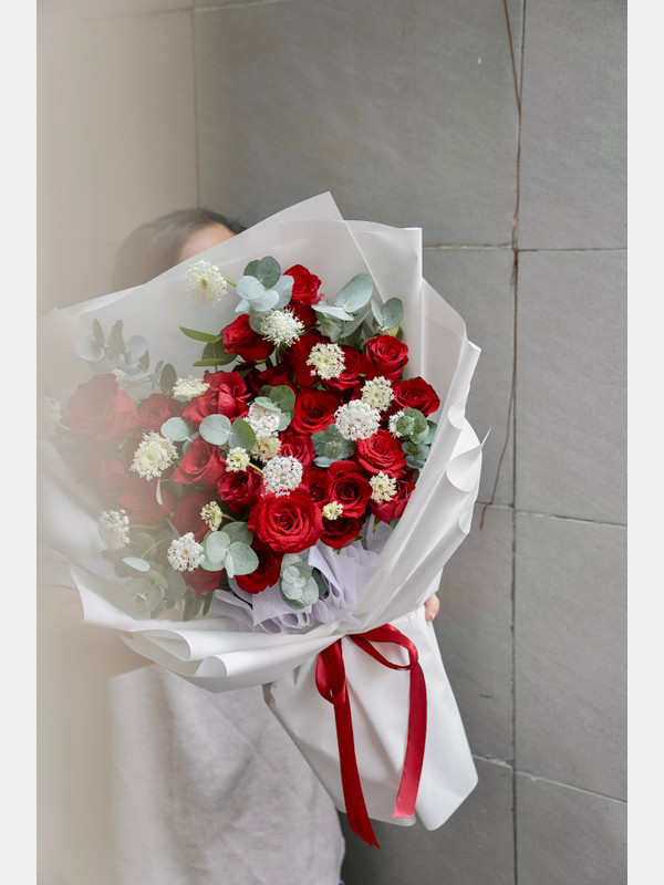 Bó hoa hồng đỏ tặng bạn gái