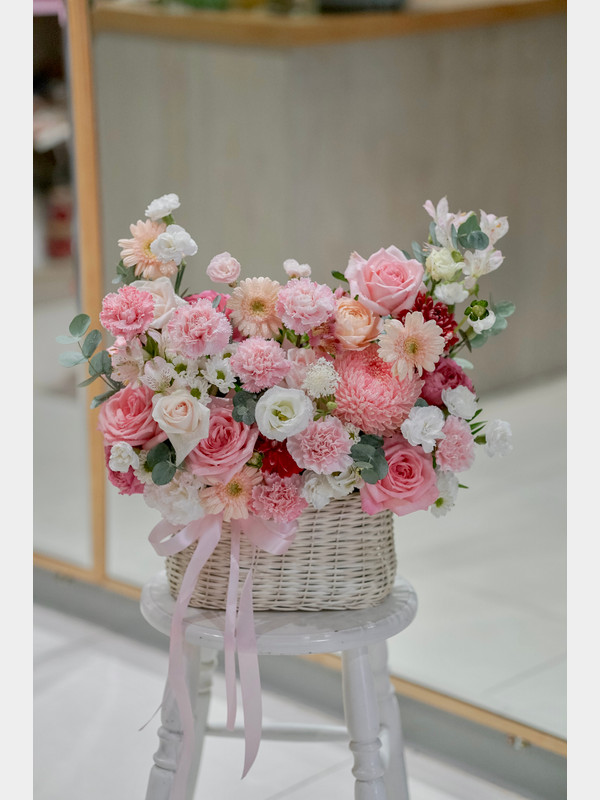 Giỏ hoa sinh nhật sếp nữ - Giỏ hoa tone hồng đào sang trọng