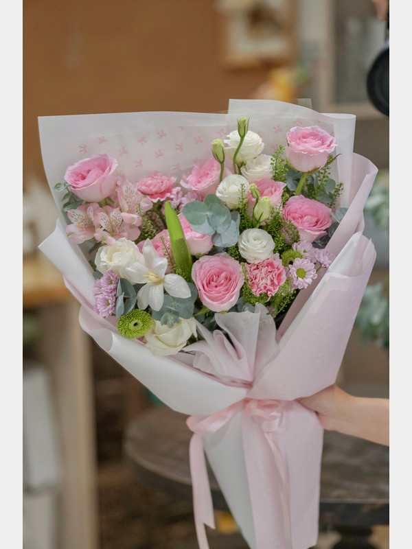 Bó hoa tone hồng trắng tặng sinh nhật người yêu