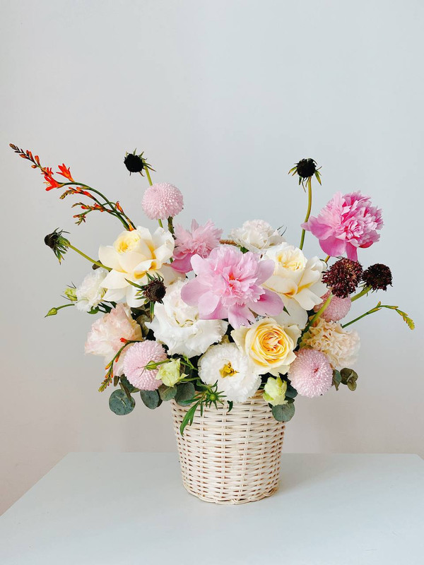 Giỏ hoa mẫu đơn - Hoa 8/3