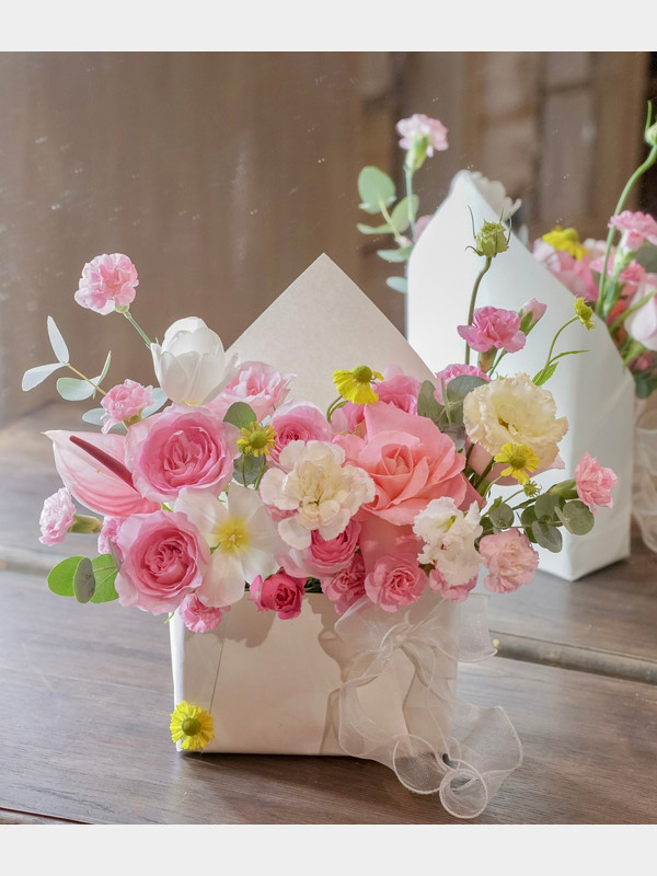 Hoa thiết kế - bìa thư hoa tặng bạn gái