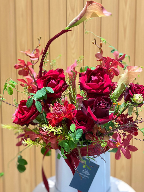 Giỏ hoa đỏ truyền kì