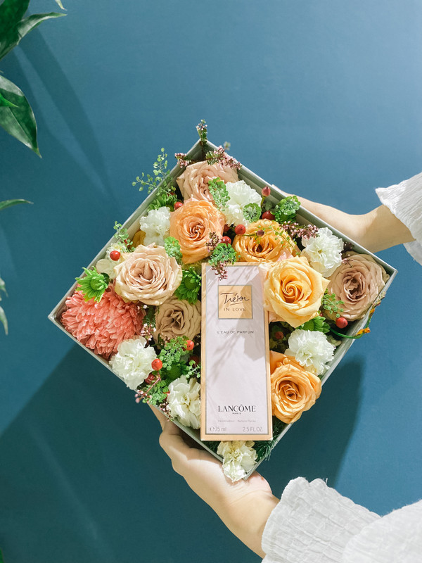 Hộp hoa gói theo yêu cầu