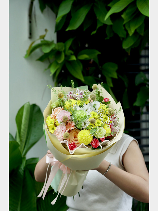 Bó hoa sinh nhật vàng cam trẻ trung tặng bạn gái