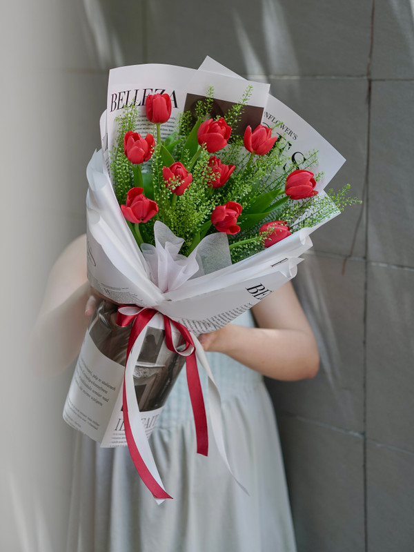 Bó hoa tulip đỏ tặng người yêu