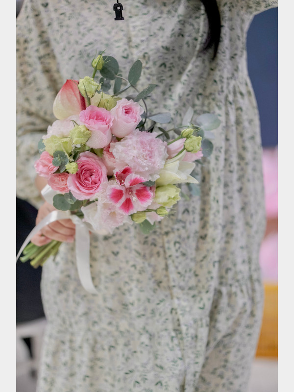 Bó hoa cưới tình yêu đơm hoa