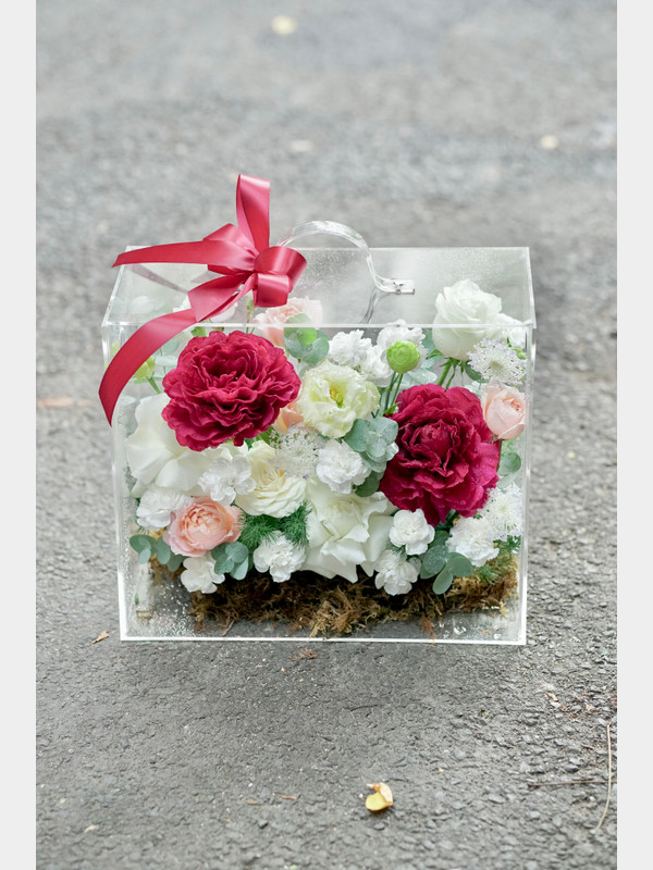 Vali hoa mẫu đơn sang trọng tặng đối tác tone đỏ