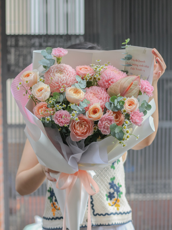 Bó hoa sinh nhật - bó hoa tone hồng cam tươi trẻ tặng vợ, mẹ dịp sinh nhật (ảnh thực tế)