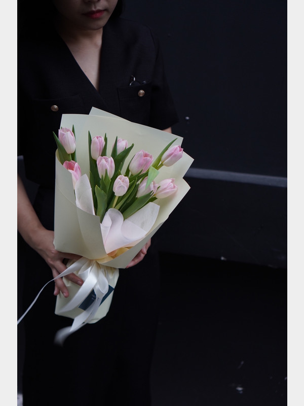 Bó hoa sinh nhật - Hoa tulip hồng nhạt 10 bông tặng người yêu - hoa sinh nhật đẹp tặng người yêu