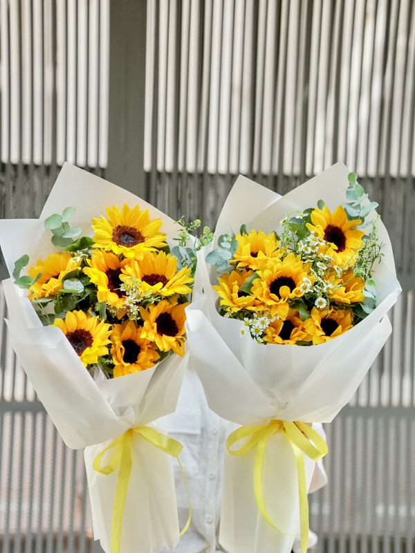 Bó hoa chúc mừng - Bó hoa hướng dương tặng đại biểu