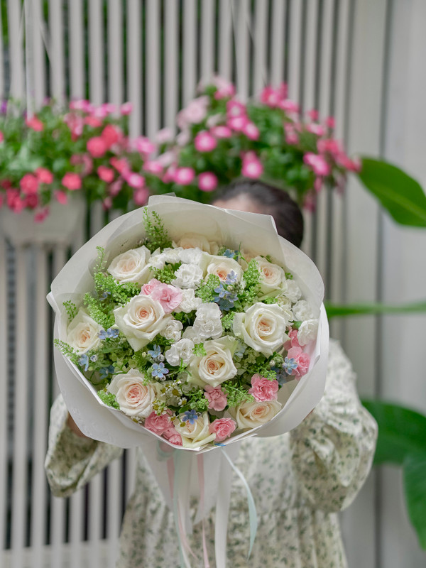 Hoa sinh nhật - Bó hoa hồng trắng ohara mix cẩm chướng