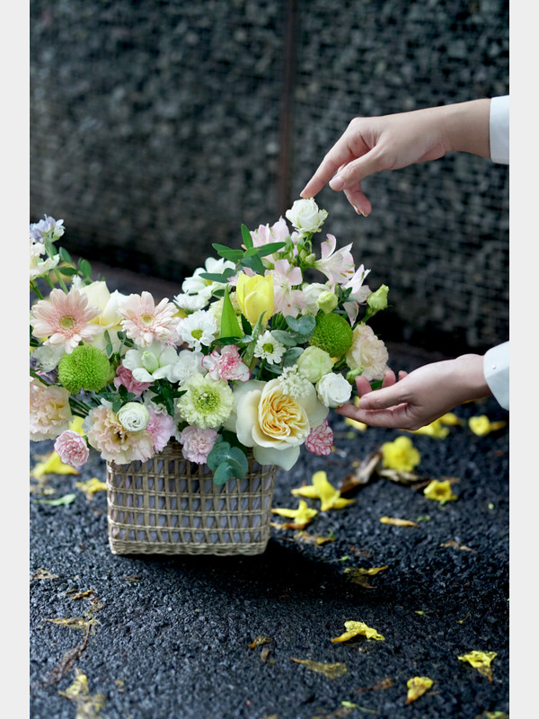 Giỏ hoa mùa hạ - Giỏ hoa vàng xanh mùa hạ tặng sinh nhật bạn bè