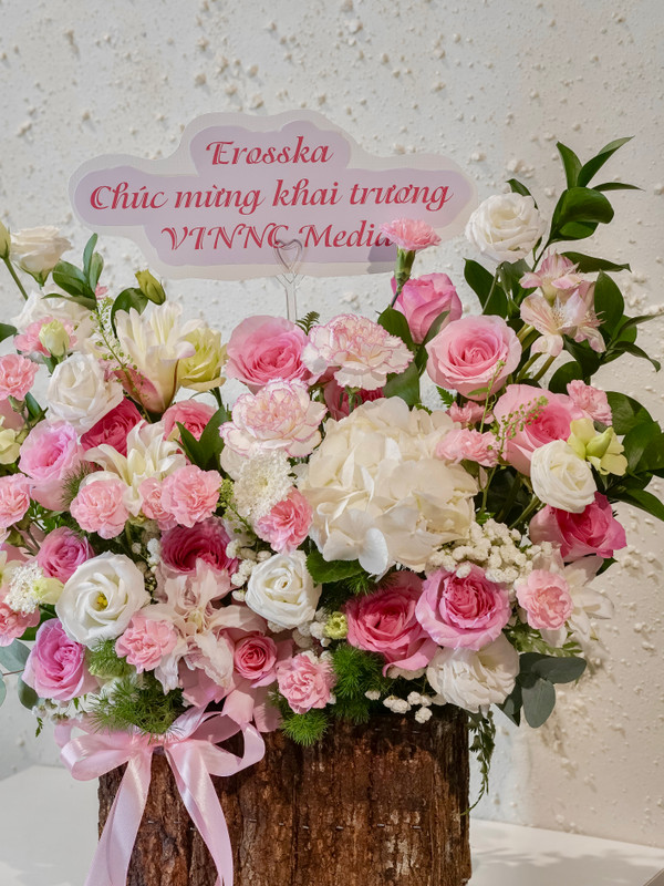 Hộp hoa khai trương tone hồng sang trọng