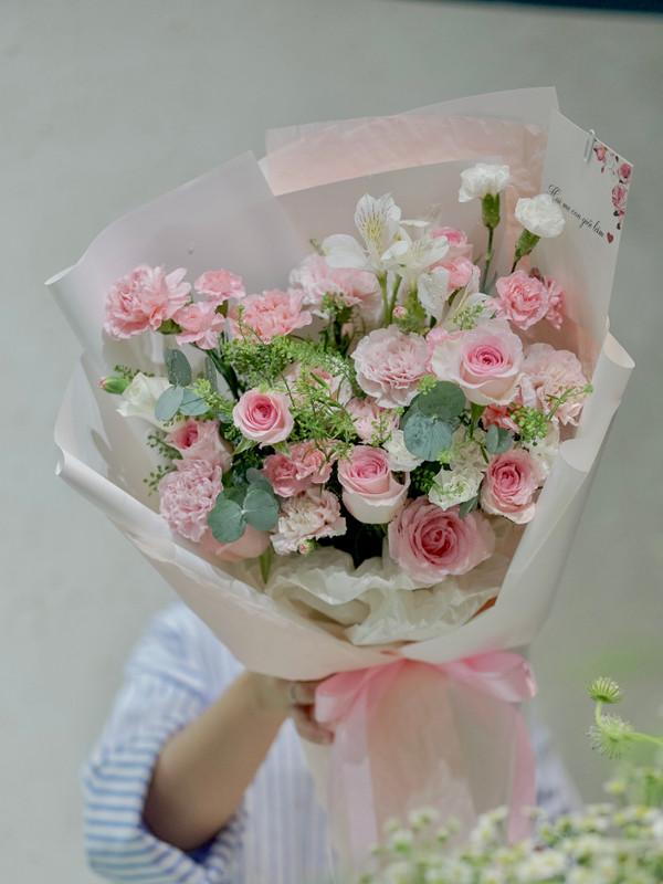 Bó hoa sinh nhật tone hồng nhạt tặng người yêu