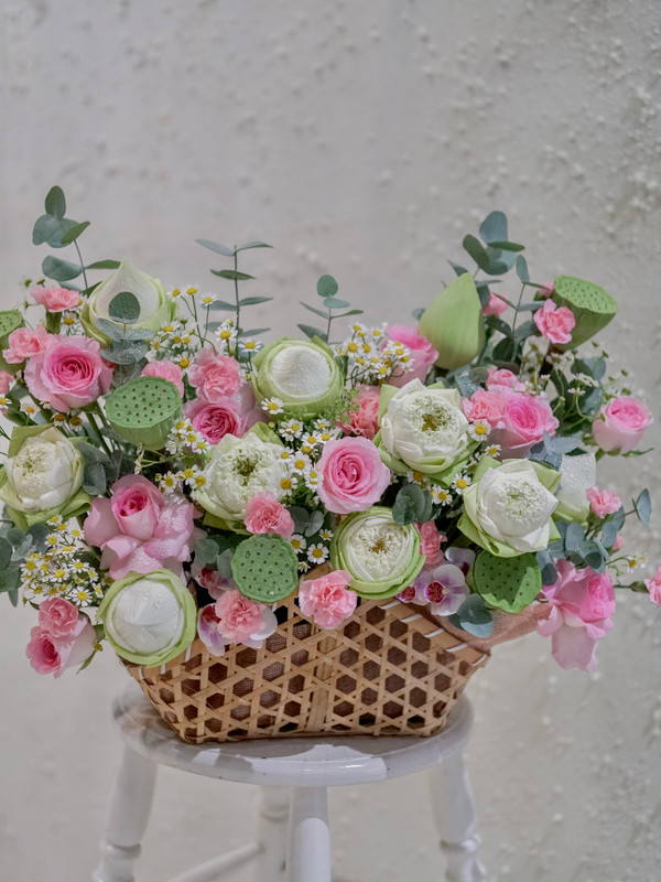 Giỏ hoa sen mix hoa hồng - Giỏ hoa sinh nhật tặng mẹ 