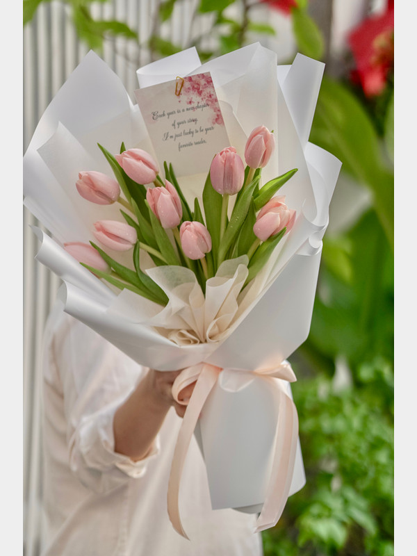 Hoa tulip cam đào độc đáo tặng người yêu