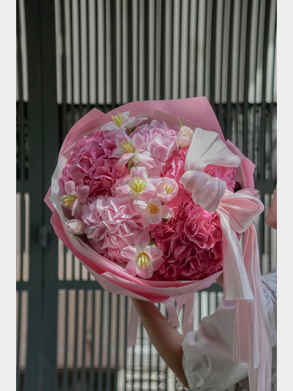 Bó hoa tú cầu mix tulip - Bó hoa sinh nhật tú cầu hồng mix tulip sang trọng