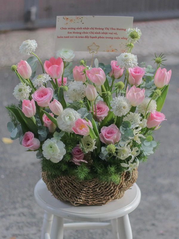 Giỏ hoa tulip tươi tặng vợ - giỏ tulip hồng nhạt sang trọng tặng Valentine