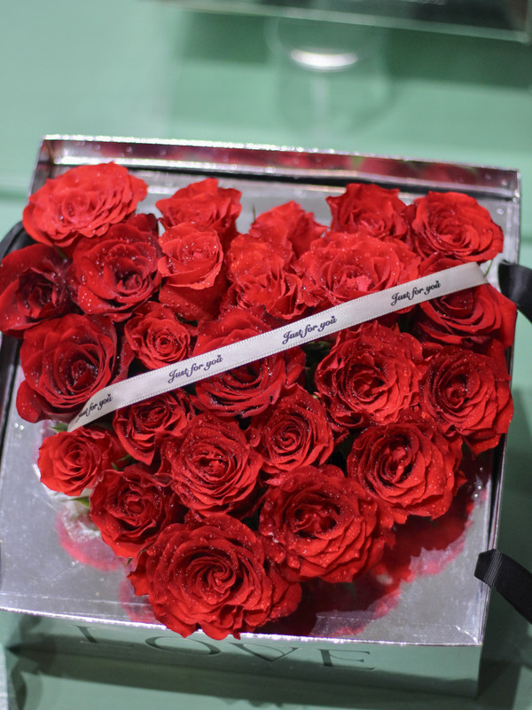 Hoa tặng người yêu - Túi hoa hồng đỏ trái tim tặng người yêu dịp Valentine