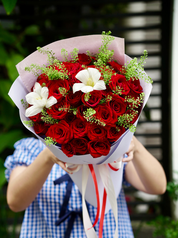 [Hoa 20/10] - Bó hoa hồng đỏ mix tulip trắng