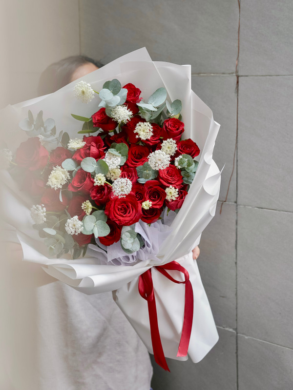 Bó hoa hồng đỏ tặng bạn gái