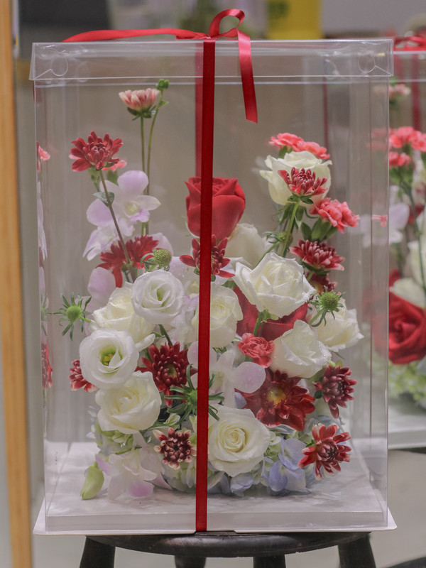 Hộp hoa - hộp hoa tone đỏ trắng mùa xuân