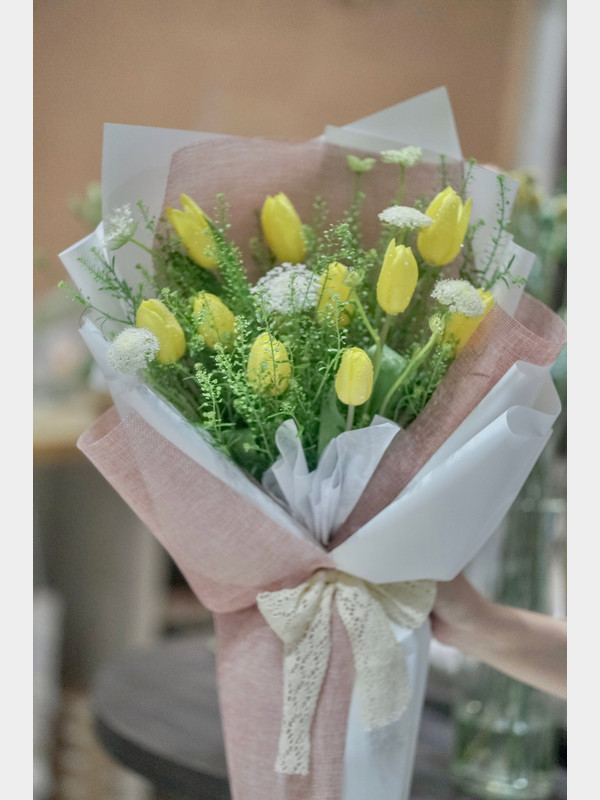 Hoa sinh nhật - bó hoa tulip vàng tặng sinh nhật sếp nam