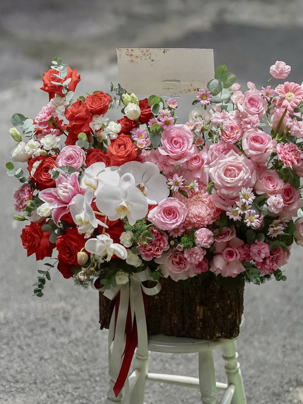 giỏ hoa đỏ hồng tặng khai trương