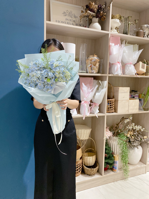 Hoa sinh nhật tặng người yêu - bó hoa tú cầu xanh biển nhạt