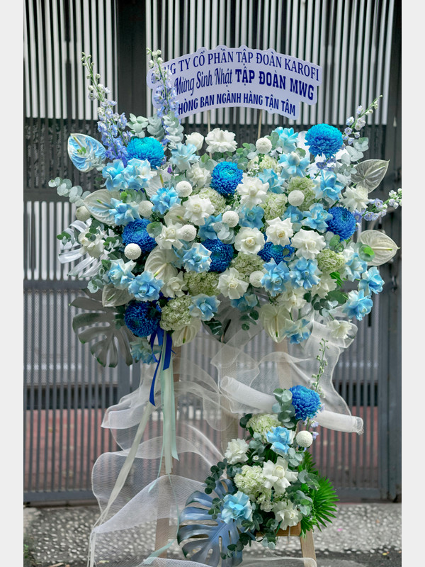 Lẵng hoa xanh dương tặng đối tác khách hàng cao cấp