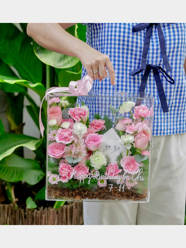 Hoa thiết kế - Hộp hoa mica cứng thiết kế quà theo yêu cầu (không bao gồm quà tặng)