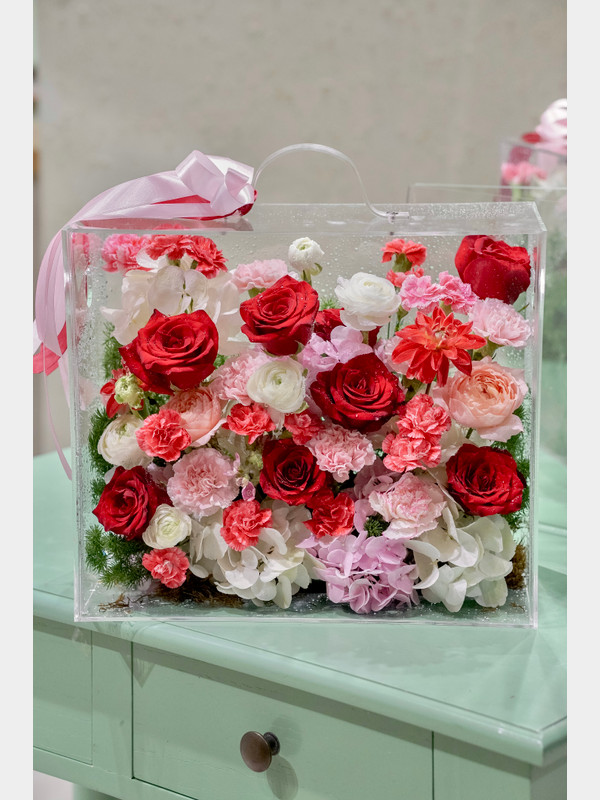 Hoa thiết kế, hoa trong hộp - Box vali hoa tone hồng đỏ lãng mạn