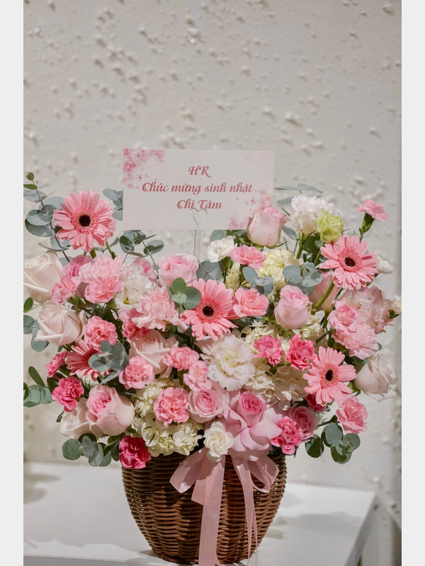 Giỏ hoa chúc mừng sinh nhật tone hồng