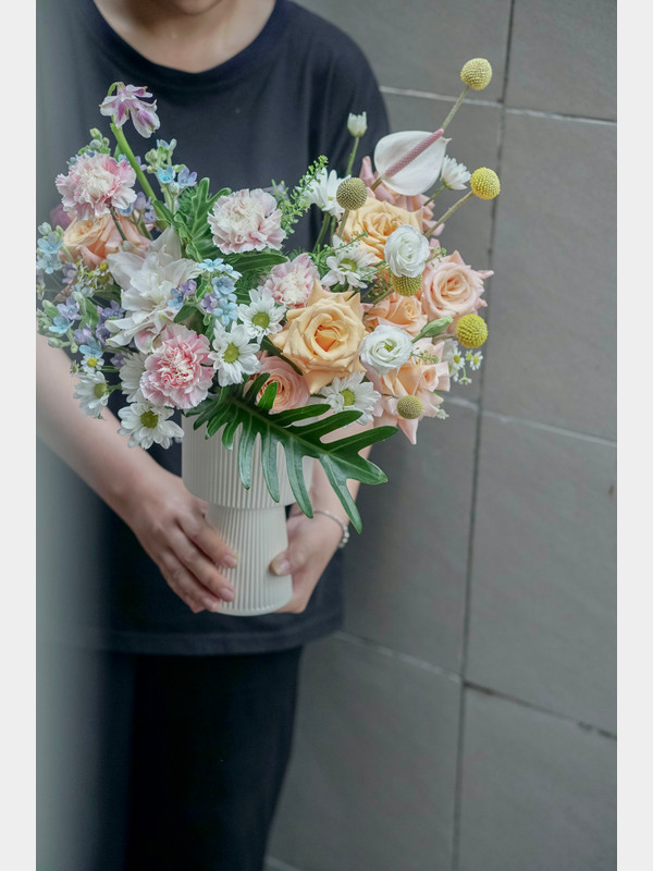 Hoa thiết kế - Bình hoa sinh nhật thiết kế sang trọng tặng đối tác