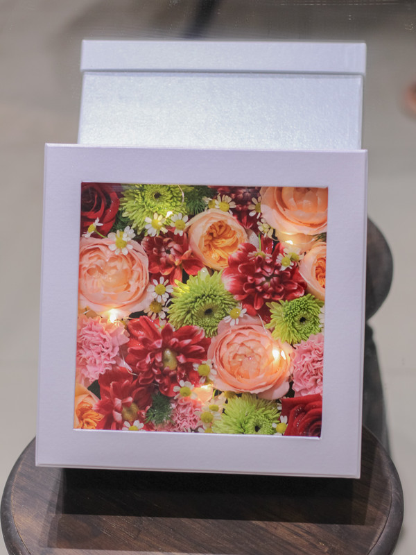 Hộp hoa - hộp hoa tone đỏ cam thiết kế sang trọng