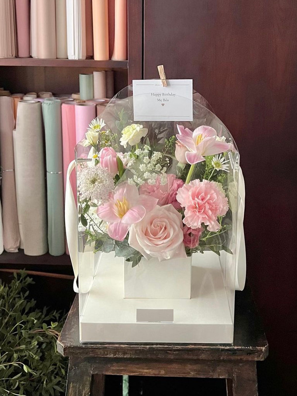 Túi hoa tulip hồng cam nữ tính - Giỏ hoa tặng sinh nhật