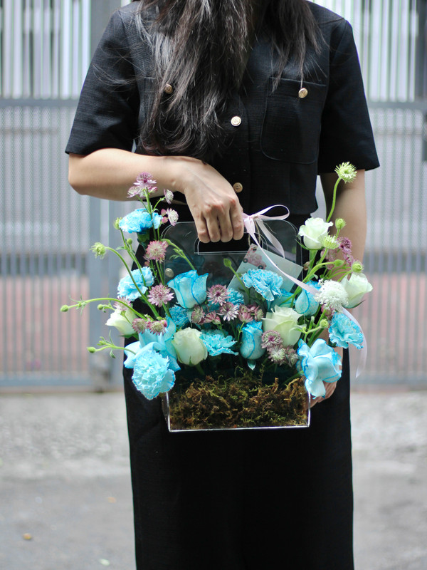 Hoa sinh nhật - Hoa thiết kế - Túi hoa xanh mica