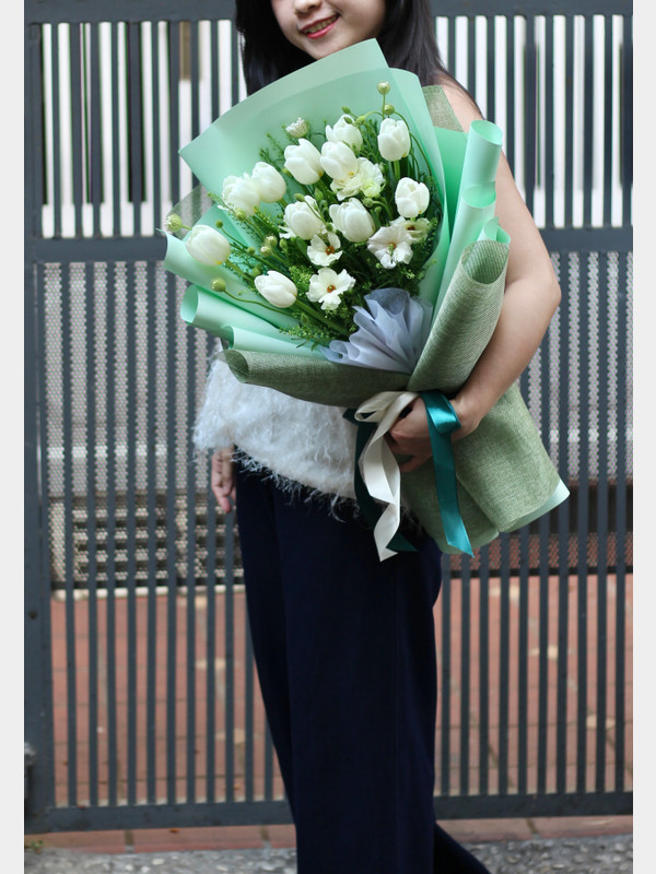 Hoa tulip trắng mix mao lương - Bó hoa sinh nhật tone xanh lá
