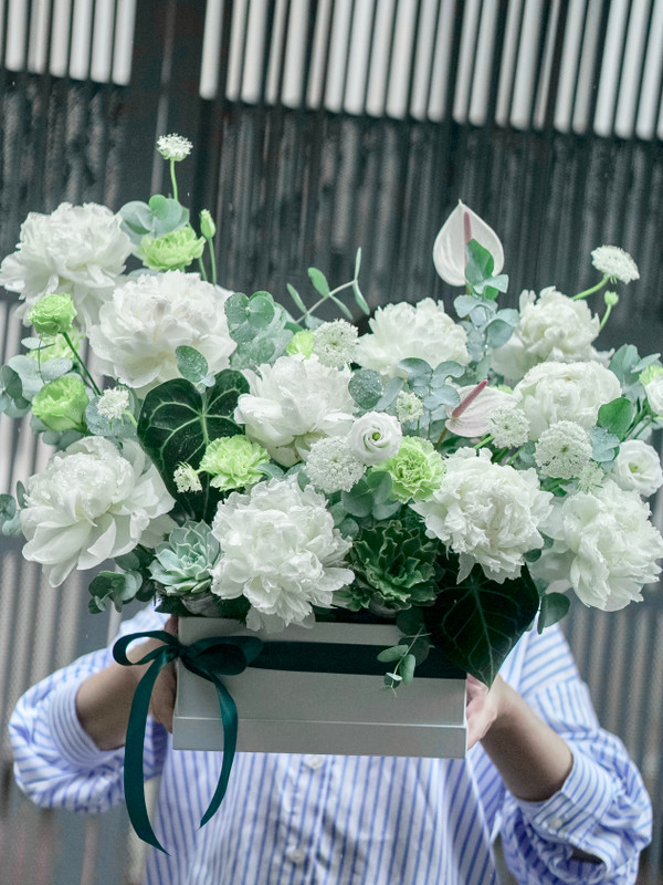 Hoa sinh nhật - Giỏ hoa peony trắng tặng sếp sang trọng