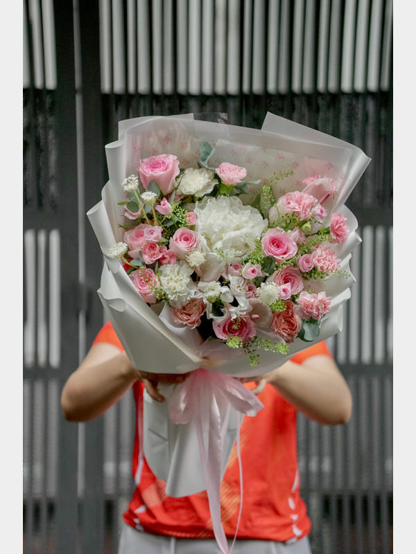 Bó hoa hồng mix mẫu đơn peony trắng lãng mạn tặng sinh nhật người yêu