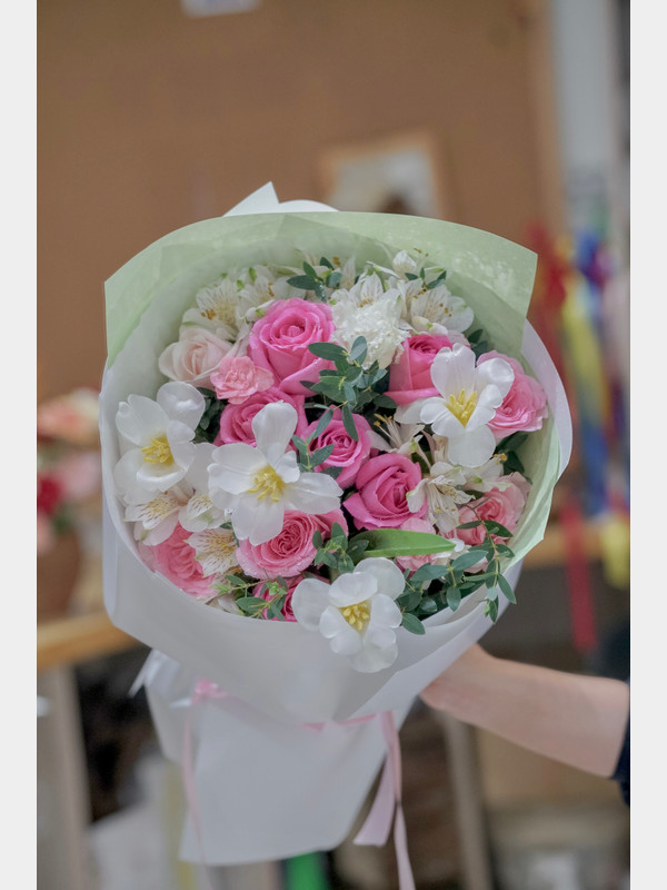 Bó hoa hồng mix tulip trắng tặng người yêu