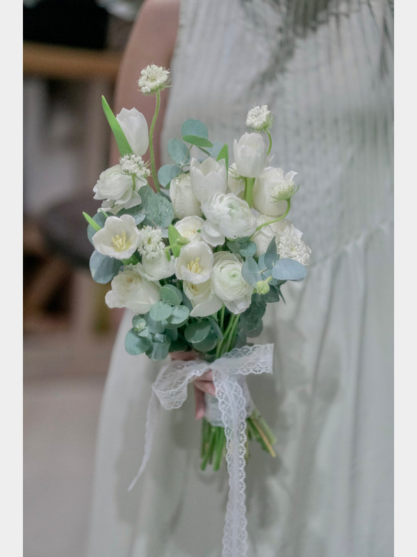 Hoa cưới tulip trắng - Bó hoa cưới tulip trắng mix mao lương trong trẻo