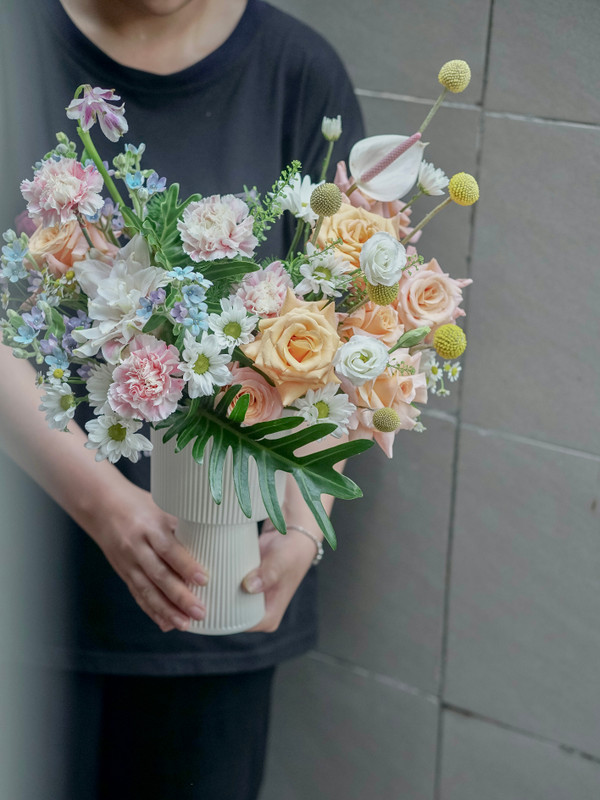 Hoa thiết kế - Bình hoa sinh nhật thiết kế sang trọng tặng đối tác