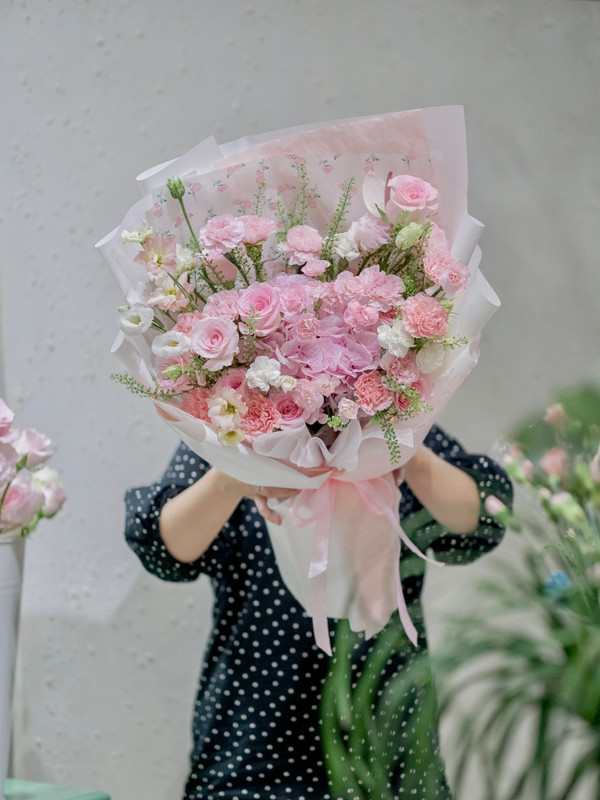 Bó hoa tú cầu hồng nhập khẩu mix hoa phụ tặng người yêu