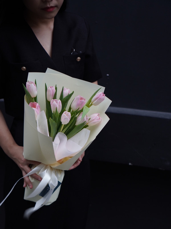 Bó hoa sinh nhật - Hoa tulip hồng nhạt 10 bông tặng người yêu - hoa sinh nhật đẹp tặng người yêu