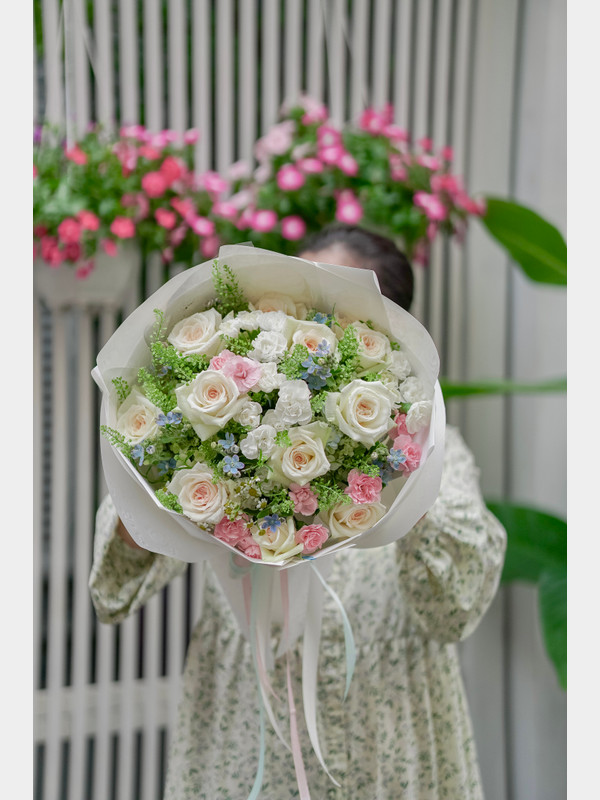 Hoa sinh nhật - Bó hoa hồng trắng ohara mix cẩm chướng