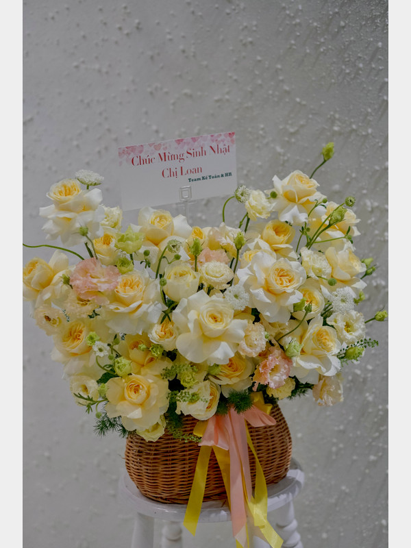 [Hoa 20/11] Giỏ hoa hồng vàng nhẹ nhàng tặng sinh nhật đồng nghiệp