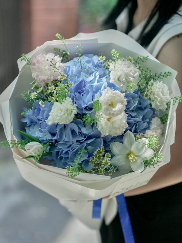 Bó hoa màu xanh dương tặng người yêu 