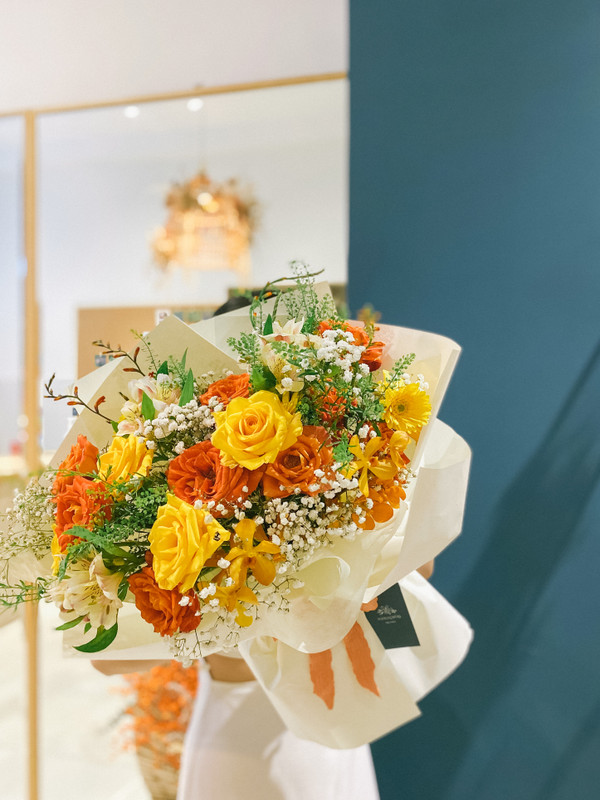 Bó hoa vàng cam